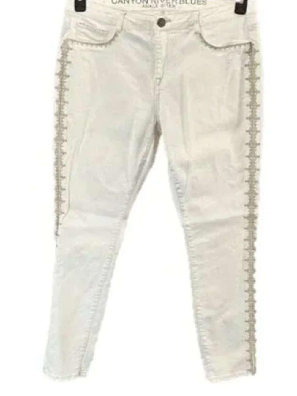 CANYON RIVER BLUES NWOT Embroidered Jeans